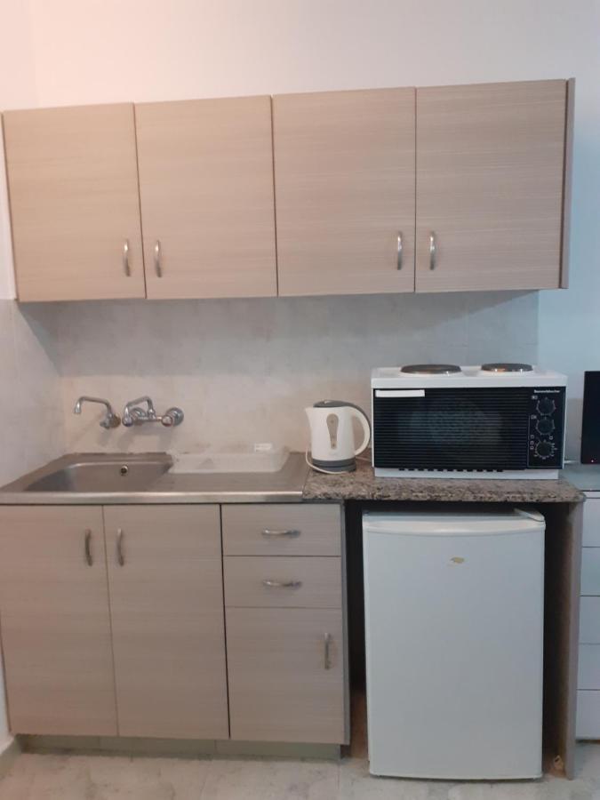 Irene'S Apartments ลิมาซอล ภายนอก รูปภาพ